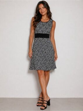 True Envy Sleeveless Classy Dress Sz 20W Below Knee Black & White